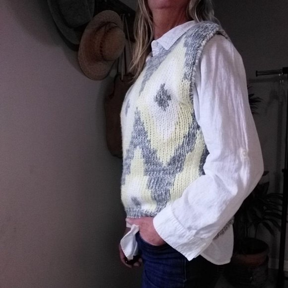 Vintage Sweater Vest Pull Over Hand Loomed Knit - Picture 10 of 11